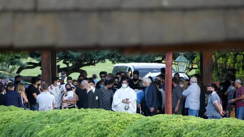 L'ultimo viaggio di Maradona: il funerale
