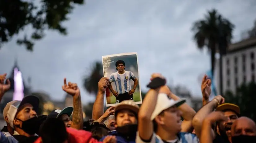 L'addio a Diego Armando Maradona