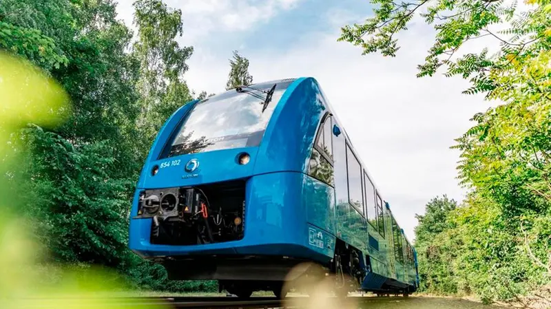 Il primo treno a idrogeno circolante in Europa, prodotto dalla Alstom - Immagine tratta dal sito di Alstom © www.giornaledibrescia.it