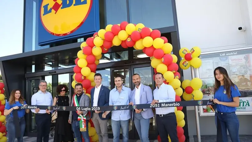 In una foto d'archivio, l'inaugurazione del punto vendita Lidl di Manerbio