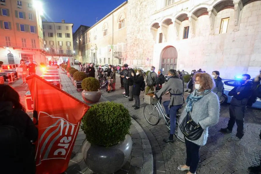 Bauli vuoti in piazza Paolo VI