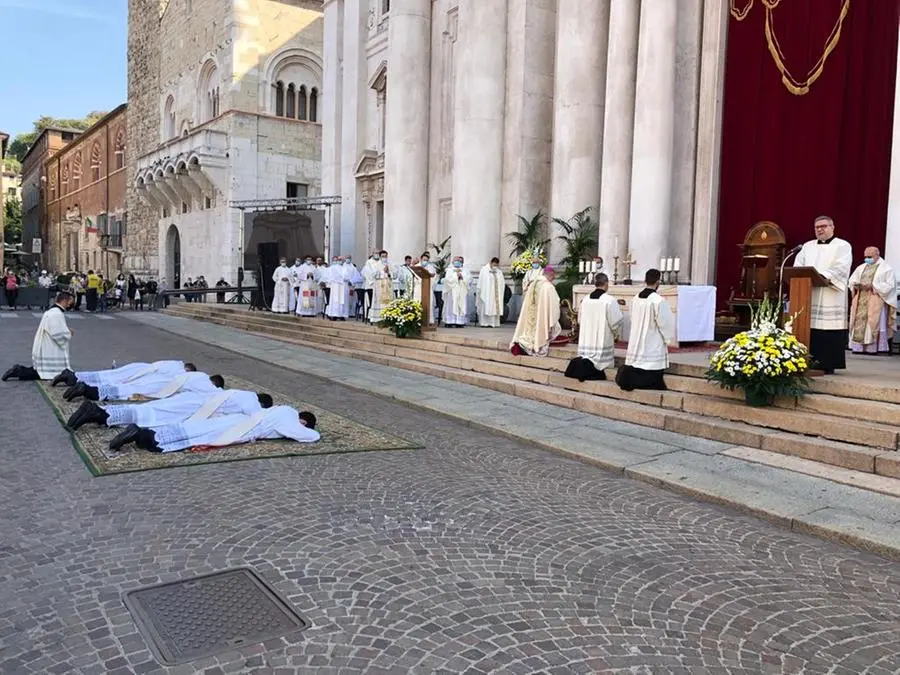 Quattro nuovi sacerdoti, le ordinazioni in piazza Paolo VI