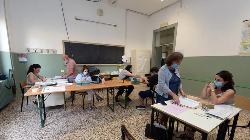 L'allestimento di un seggio in città