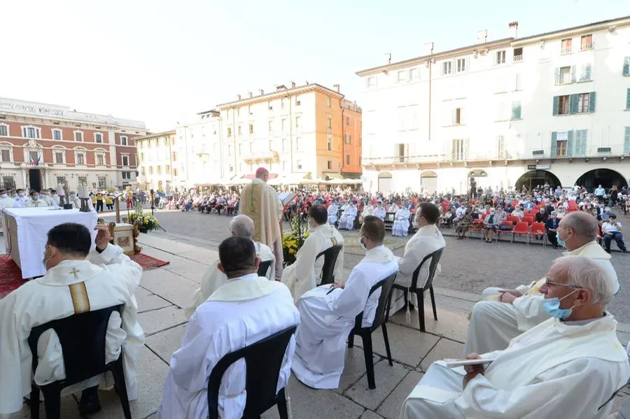 Quattro nuovi sacerdoti, l'ordinazione in piazza Paolo VI