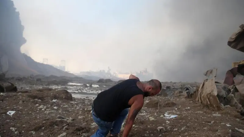 Beirut devastata dalle esplosioni