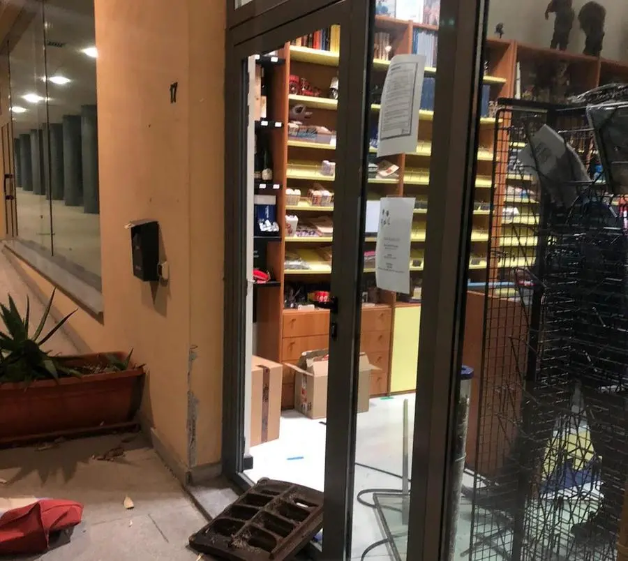 Brescia Due, spaccata tris nella tabaccheria di piazza Almici