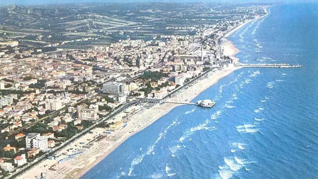 Una veduta della spiaggia di Senigallia - Foto tratta da www.turismo.marche.it