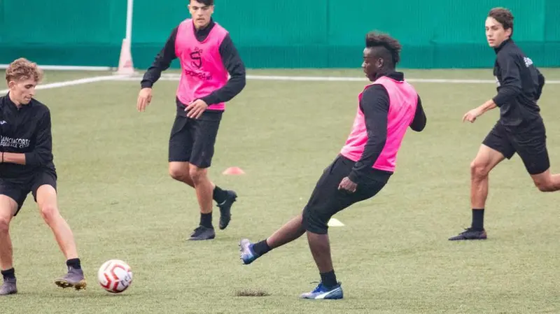 Mario Balotelli in allenamento con il Franciacorta