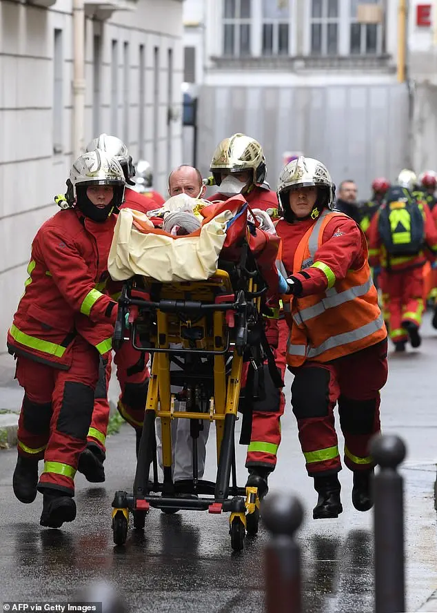 Alcune immagini dal luogo dell'attentato a Parigi