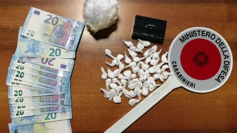 Cocaina sequestrata dai carabinieri - © www.giornaledibrescia.it