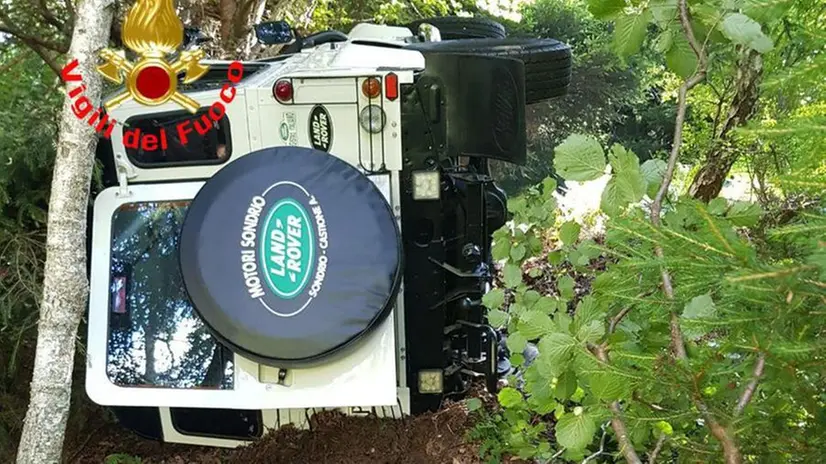 L'auto ha fatto un volo di 5 metri