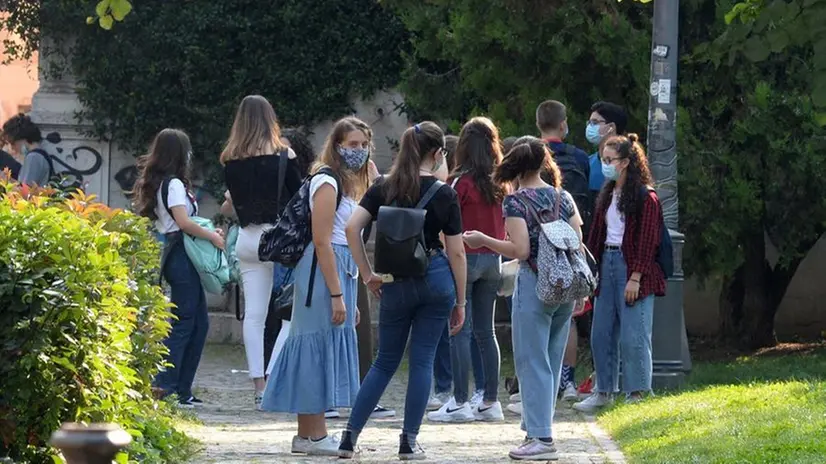 A scuola con la mascherina (simbolica) -  © www.giornaledibrescia.it