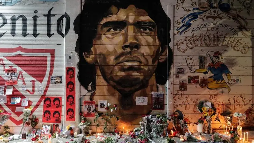 Il mondo in lutto per Maradona - Foto Ansa  © www.giornaledibrescia.it
