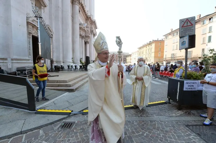 Quattro nuovi sacerdoti, l'ordinazione in piazza Paolo VI