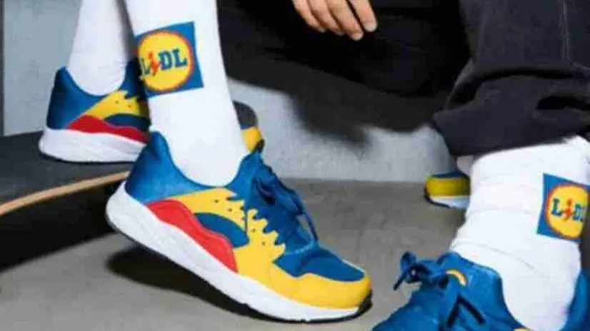 Le scarpe della Lidl - © www.giornaledibrescia.it