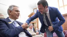 Andrea Bocelli e Matteo Salvini si salutano con una stretta di mano al convegno - Foto Ansa/Maurizio Brambatti