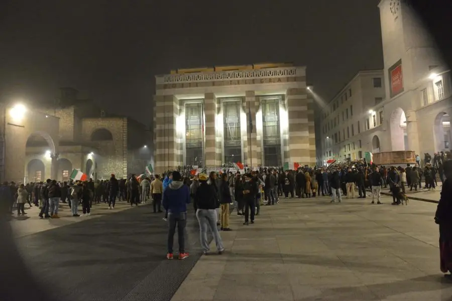 La manifestazione contro il Dpcm in piazza Vittoria