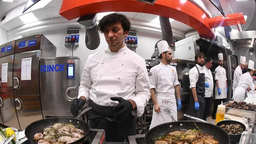 In cattedra. Massimo Fezzardi durante la lezione di chef dello scorso 13 gennaio