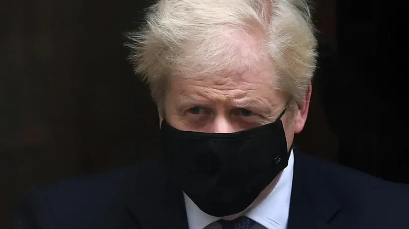 Il primo ministro britannico Boris Johnson con mascherina - Foto Epa / Ansa © www.giornaledibrescia.it
