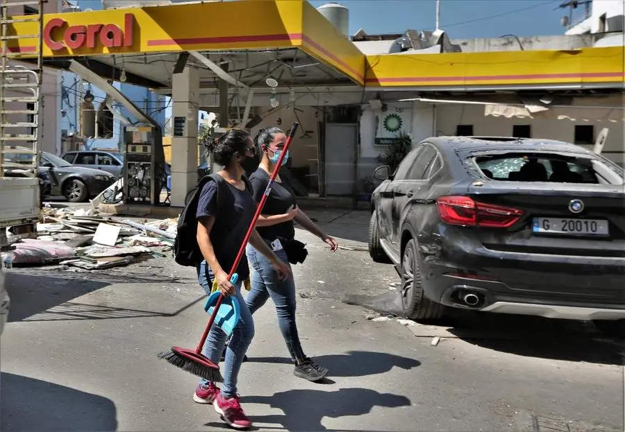 Libano, dopo lo scoppio volontari al lavoro