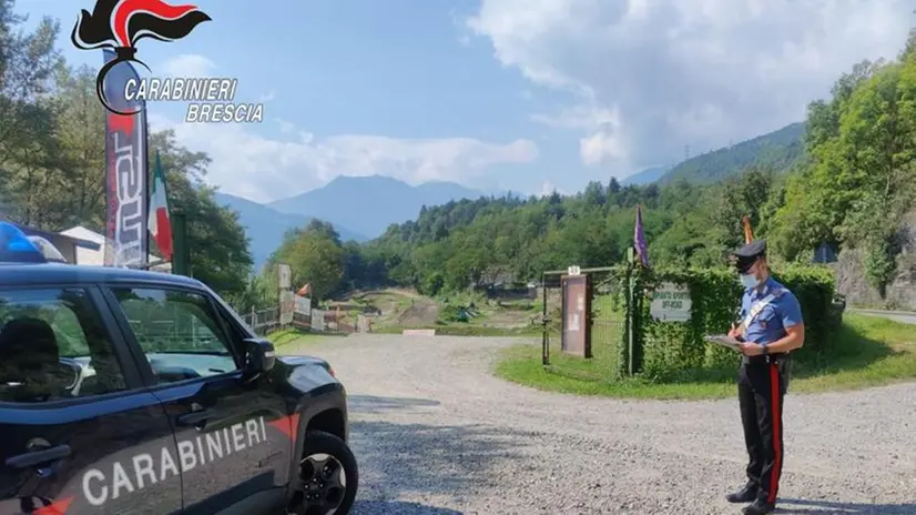 I carabinieri alla pista obiettivo degli spari - Foto © www.giornaledibrescia.it