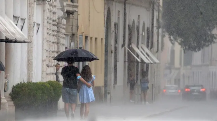 Il temporale a Brescia - Foto Marco Ortogni/Neg © www.giornaledibrescia.it