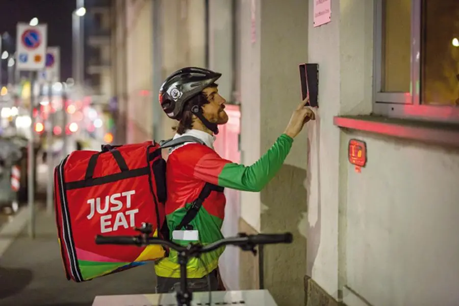 Il Colosso Delle Consegne: Just Eat Takeaway Compra Grubhub | Giornale ...