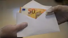 La busta conteneva duemila euro in pezzi da 50