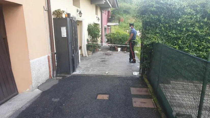 Carabinieri sul luogo del tentato omicidio - © www.giornaledibrescia.it