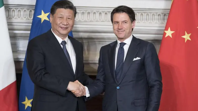 Il presidente del Consiglio Giuseppe  Conte e il presidente cinese  Xi Jinping - Foto Ansa © www.giornaledibrescia.it