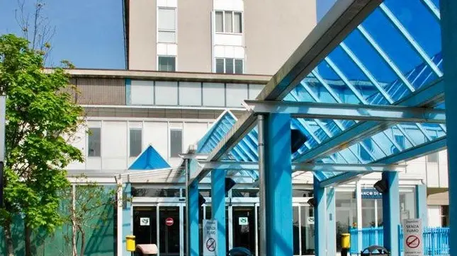 L’ingresso dell’ospedale di Desenzano - Foto © www.giornaledibrescia.it