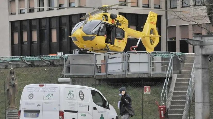 Il 21enne è stato trasportato al Civile in elicottero - © www.giornaledibrescia.it
