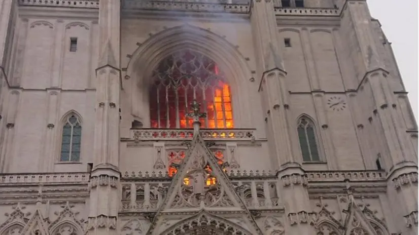 Fiamme nella cattedrale di Nantes