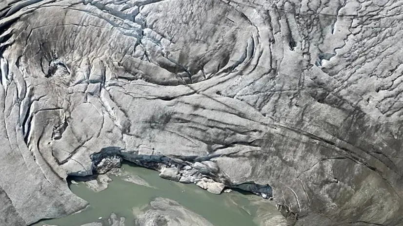 La foto è stata condivisa sui social ed è finita anche sul tavolo dei glaciologi dell’Arpa - Foto © www.giornaledibrescia.it