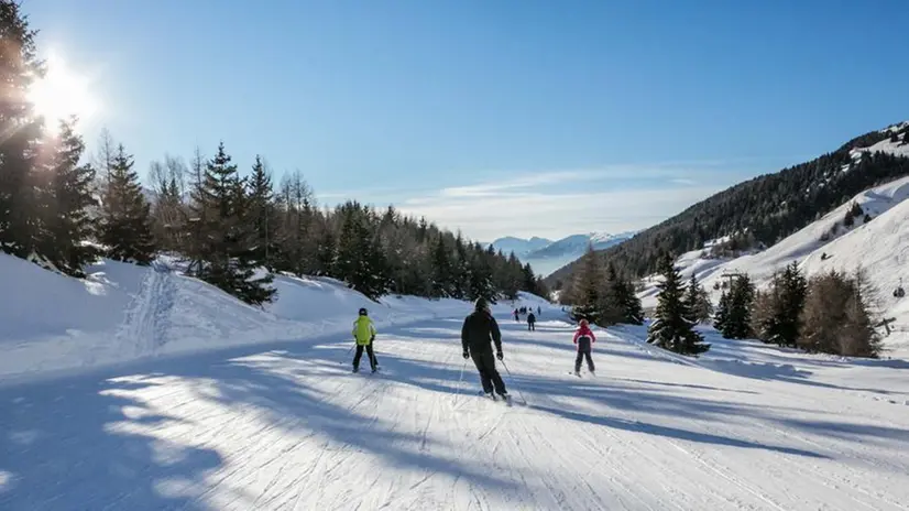 Barzio, giovani con lo skipass gratis Tante famiglie e c'è chi si porta il  gatto - Cronaca