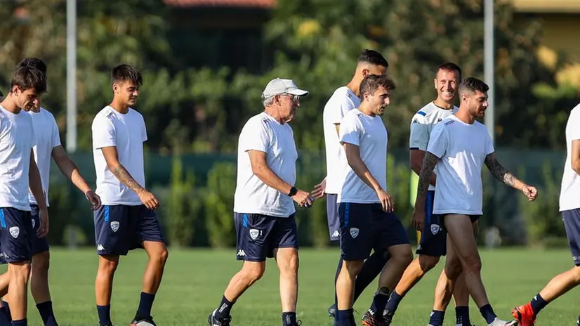Gigi Delneri con i giocatori del Brescia - Foto Newreporter Nicoli@www.giornaledibrescia.it