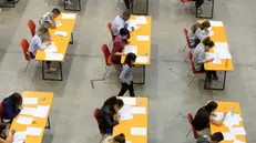 Studenti durante un test d'ammissione (archivio) - © www.giornaledibrescia.it