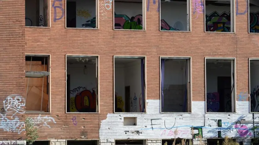 L'interno del complesso industriale abbandonato in via Milano - Foto Gabriele Strada /Neg © www.giornaledibrescia.it