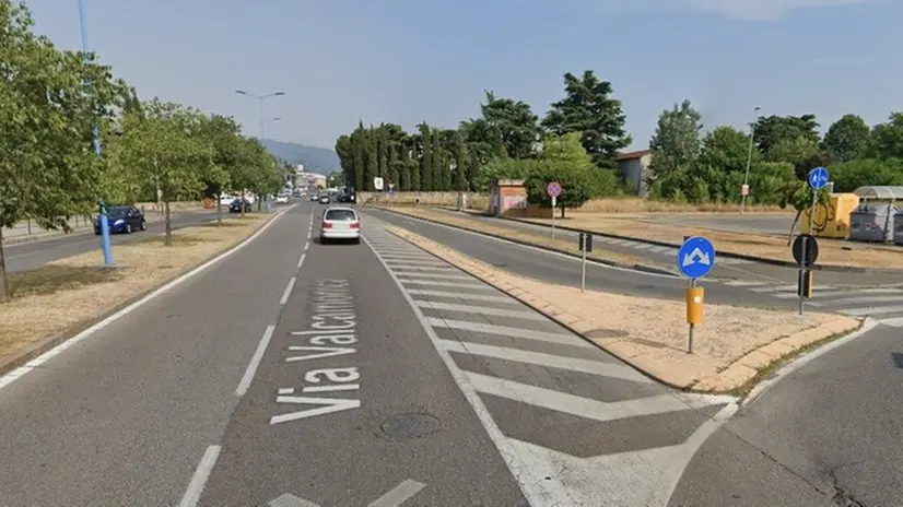 Il tratto di via Valle Camonica in cui è stato ricavato il nuovo percorso per le biciclette - © www.giornaledibrescia.it