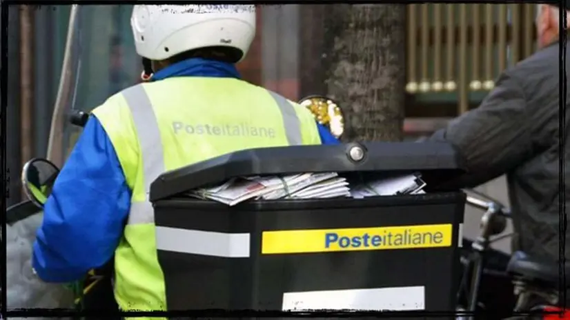 La consegna della posta - Foto © www.giornaledibrescia.it