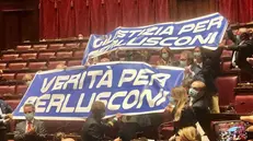 Striscioni esposti alla Camera dai deputati di Forza Italia