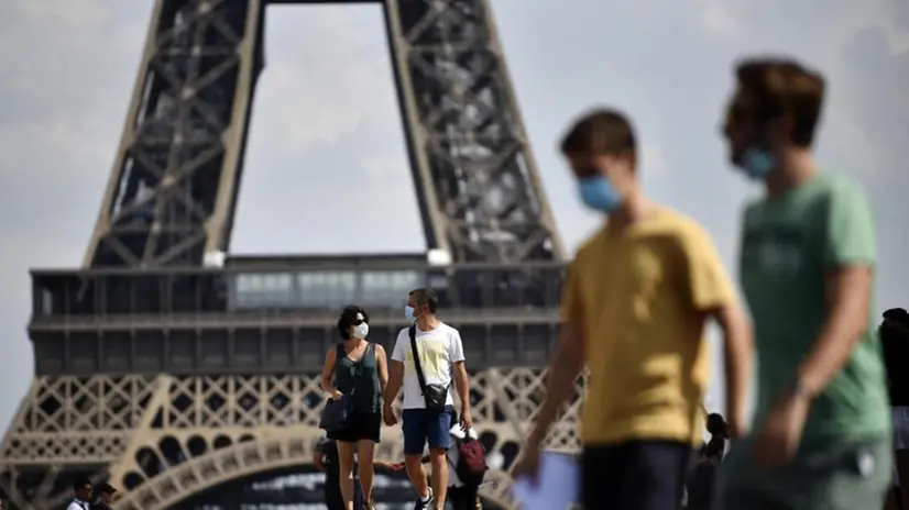 Persone indossano la mascherina, Parigi 20 agosto - Foto © www.giornaledibrescia.it