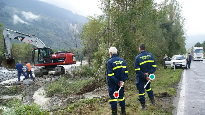 Personale della Protezione Civile di Sonico - Foto © www.giornaledibrescia.it