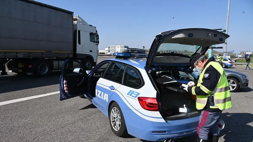 Controlli della Polizia stradale in autostrada (foto d'archivio) - Foto Gabriele Strada/Neg © www.giornaledibrescia.it