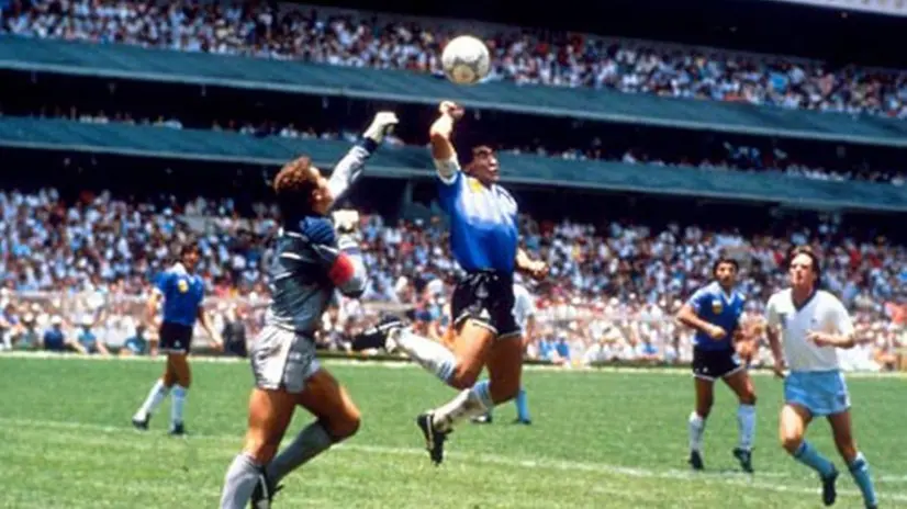 La famosa «mano de Dios», il gol di Maradona all'Argentina - Foto Ansa © www.giornaledibrescia.it