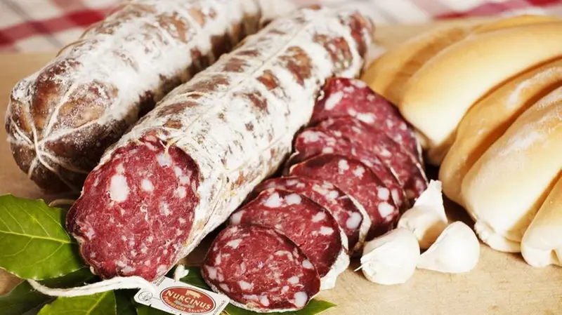 Il salame è uno dei prodotti di punta di Nurcinus a Borgosatollo