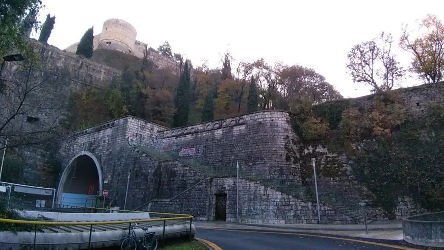 Da Fossa Bagni l’ascensore risalirà fino alla Torre di Mezzo - © www.giornaledibrescia.it