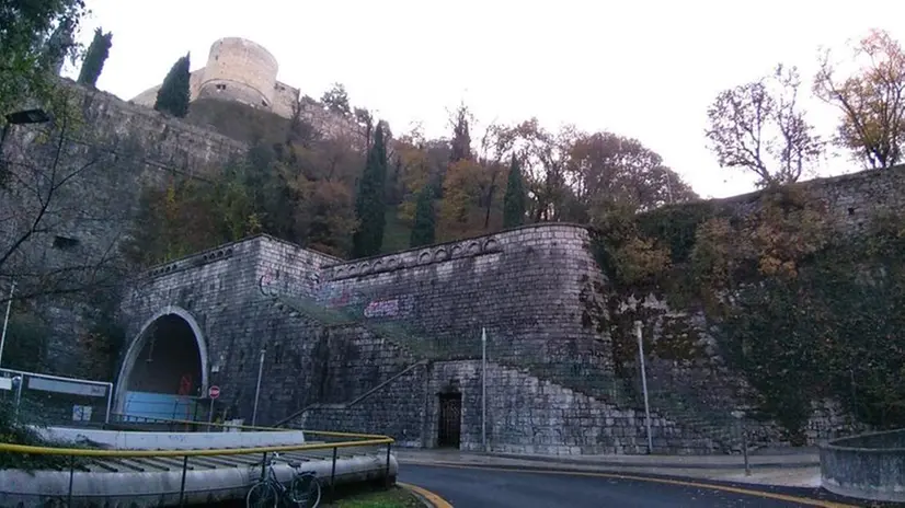 Da Fossa Bagni l’ascensore risalirà fino alla Torre di Mezzo - © www.giornaledibrescia.it