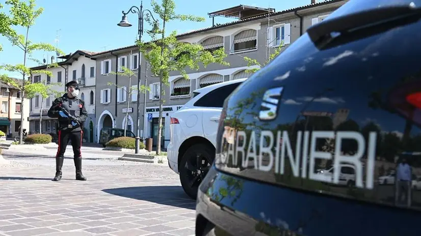 Carabinieri con la mascherina - Foto Gabriele Strada /Neg © www.giornaledibrescia.it