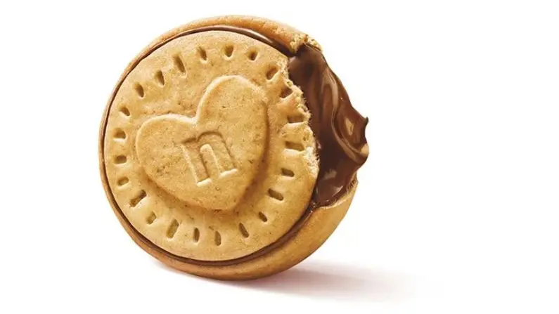 Un biscotto farcito con la Nutella